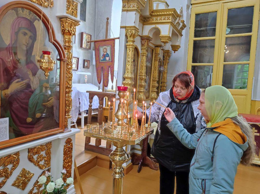 Подопечные Климовичского РЦСОН посетили Свято-Михайловский храм