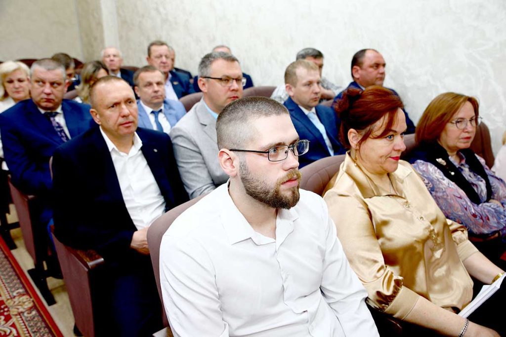 Виктор Пугач провел аппаратное совещание с руководителями организаций Климовщины