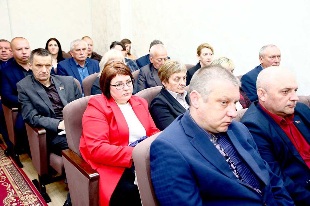 Кадры, подготовка к зиме и уборочной: что обсудили на заседании райисполкома под руководством Виктора Пугача
