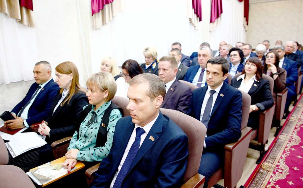 Кадры, подготовка к зиме и уборочной: что обсудили на заседании райисполкома под руководством Виктора Пугача