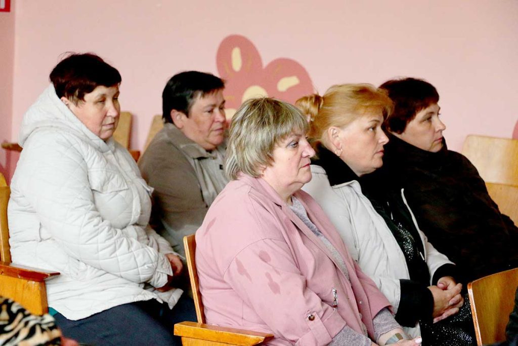 В Лобжанском сельском клубе прошла встреча жителей с представителями служб и организаций района