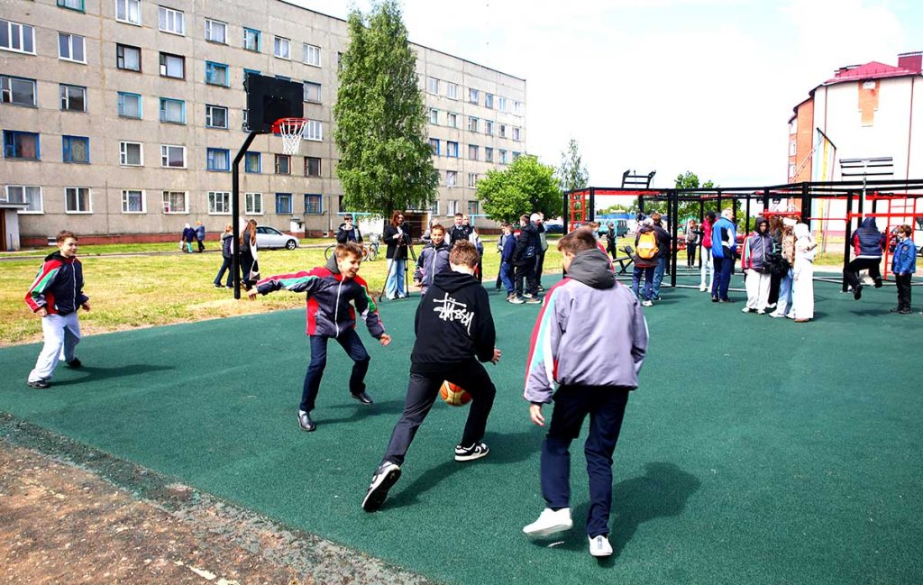 В Климовичах открыли спортивную площадку