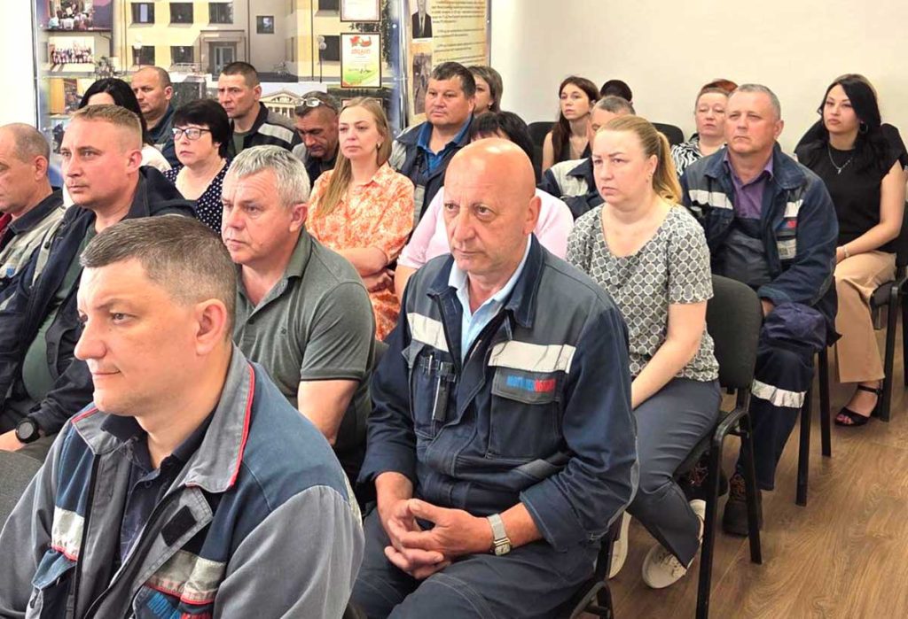 Глава Климовичского района Виктор Пугач встретился с работниками центра по обслуживанию бюджетных организаций