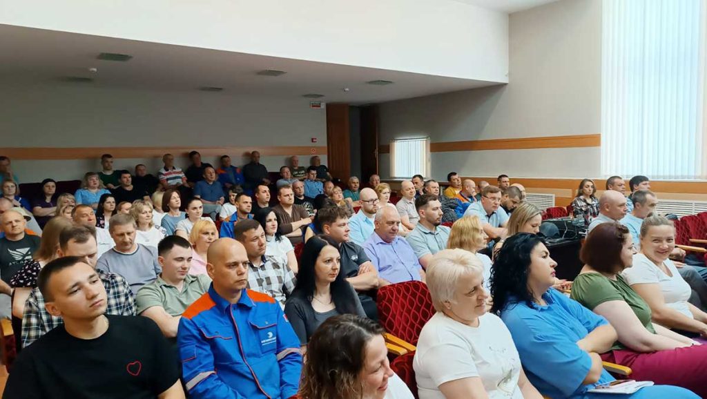 Глава Климовичского района Виктор Пугач встретился с работниками центра по обслуживанию бюджетных организаций
