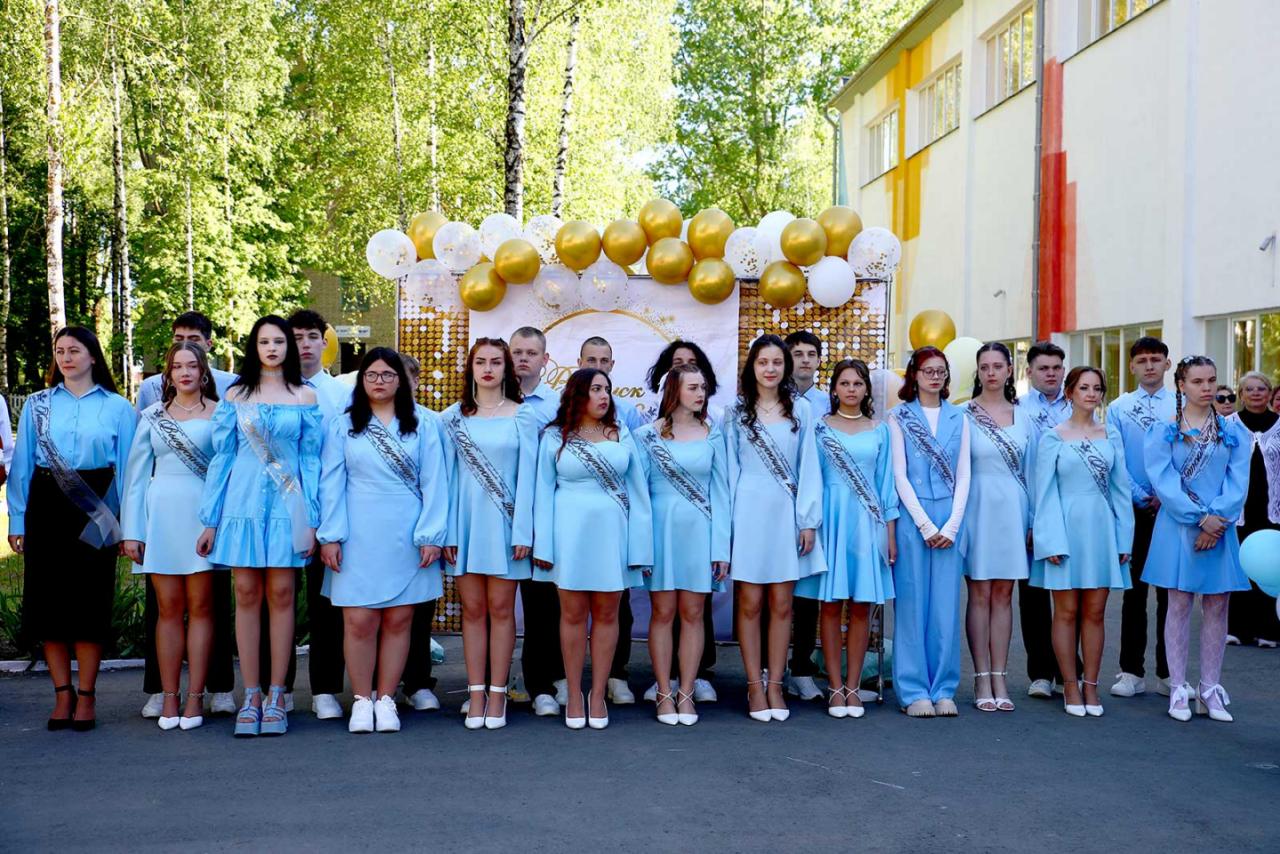 Последний звонок прозвенел для учащихся 9-х и 11-х классов школ Климовщины