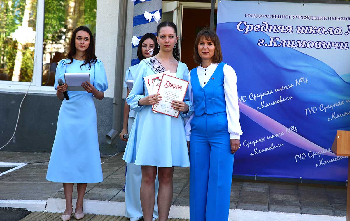 Последний звонок прозвенел для учащихся 9-х и 11-х классов школ Климовщины