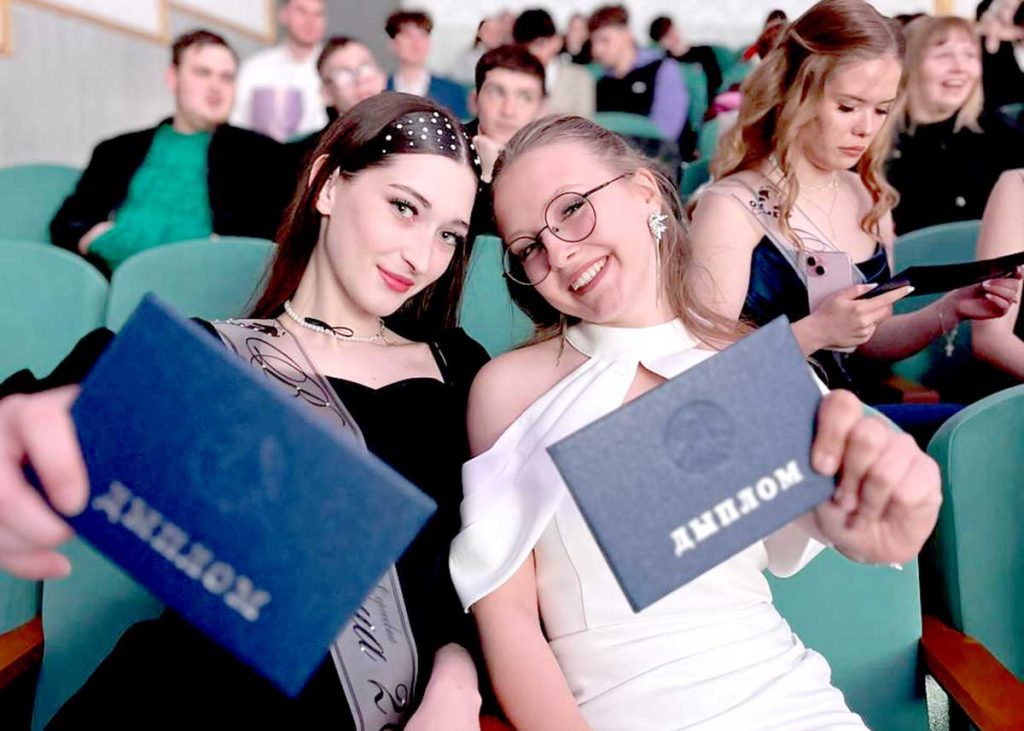 В Климовичском аграрном колледже состоялся выпускной вечер фельдшеров ветеринарной медицины