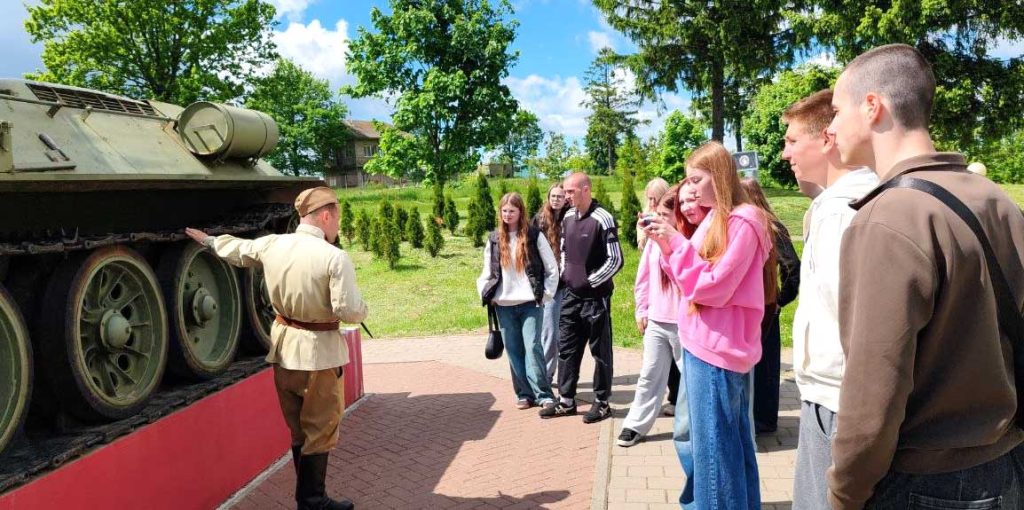 Учащиеся и преподаватели Климовичского аграрного колледжа посетили святые места для белорусов