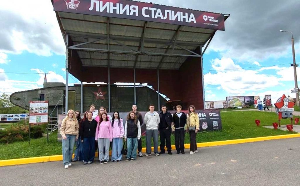 Учащиеся и преподаватели Климовичского аграрного колледжа посетили святые места для белорусов