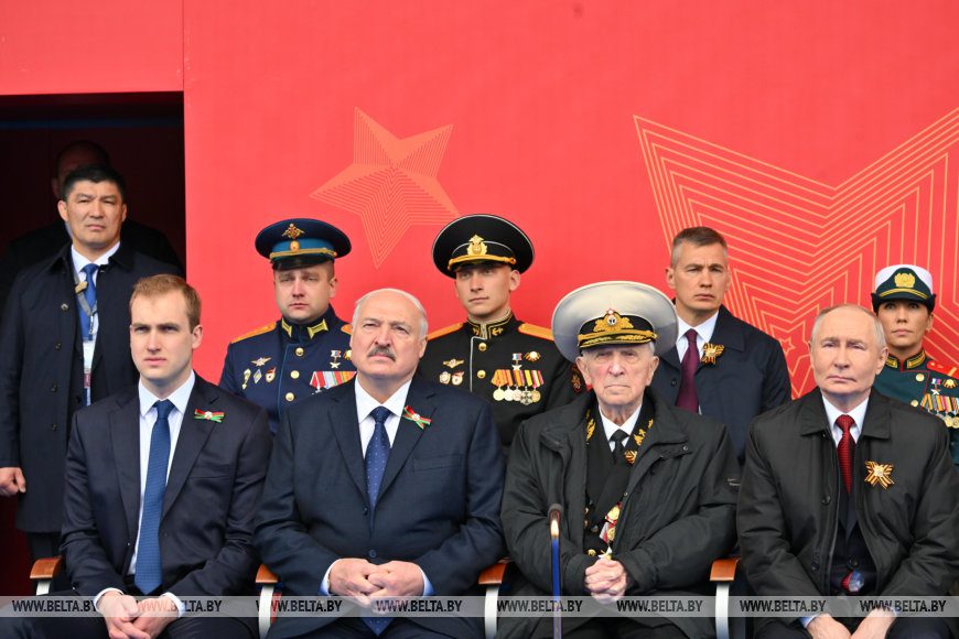 День Победы в двух столицах, награды героям нашего времени и бюджетные "коврижки". Итоги недели Президента