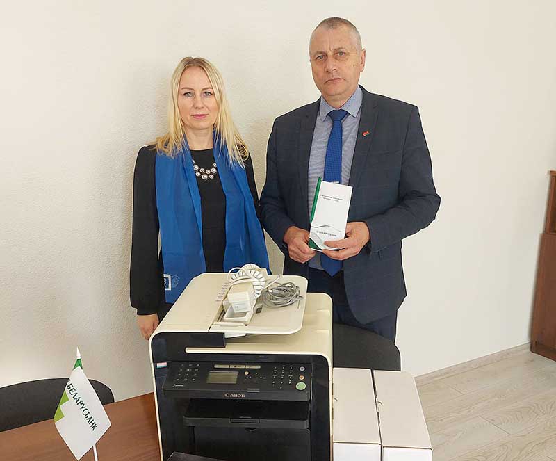 Беларусбанк передал оргтехнику школам Климовичей в рамках проекта «Карта учащегося»