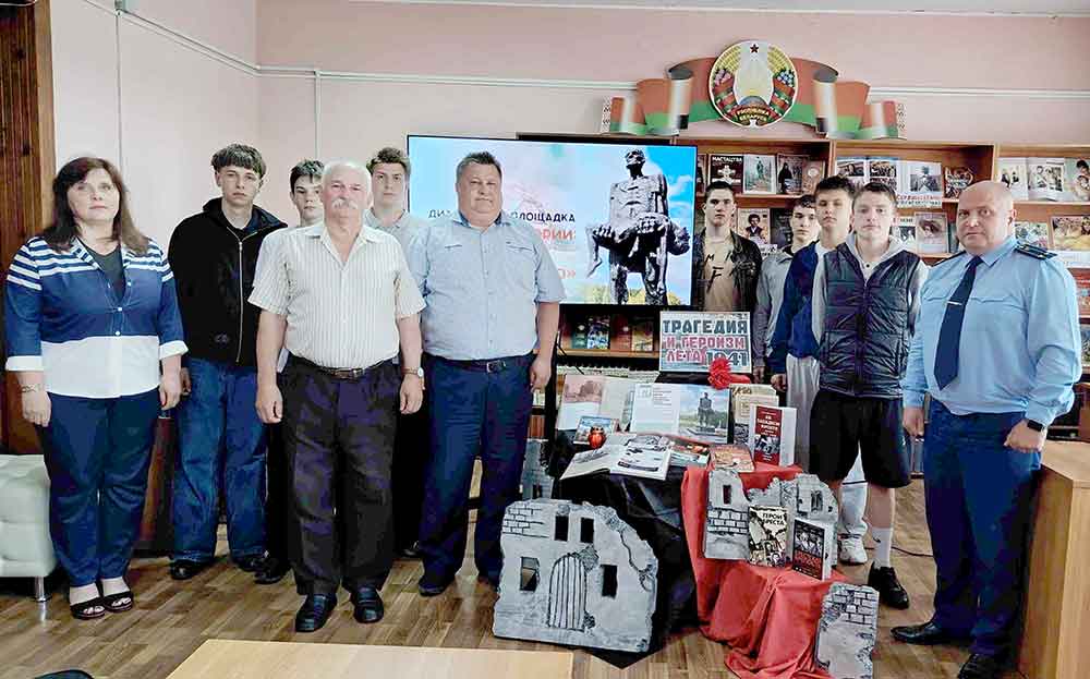 «Помнить ради будущего»: в Климовичской библиотеке встретились поколения, чтобы обсудить уроки войны