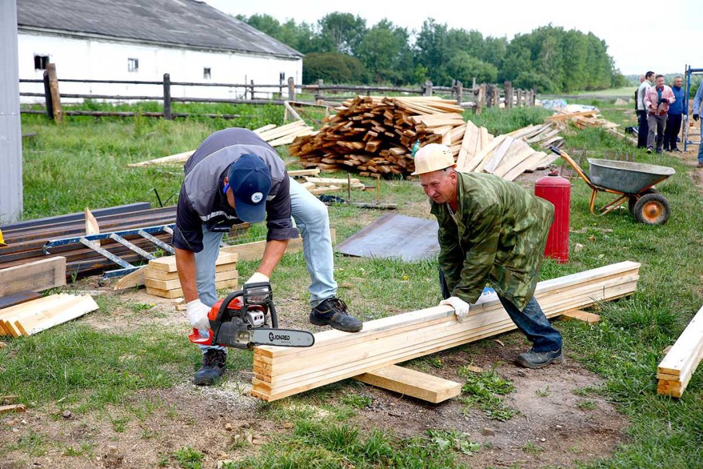 На Климовщине ведется строительство профилакториев для новорожденных телят