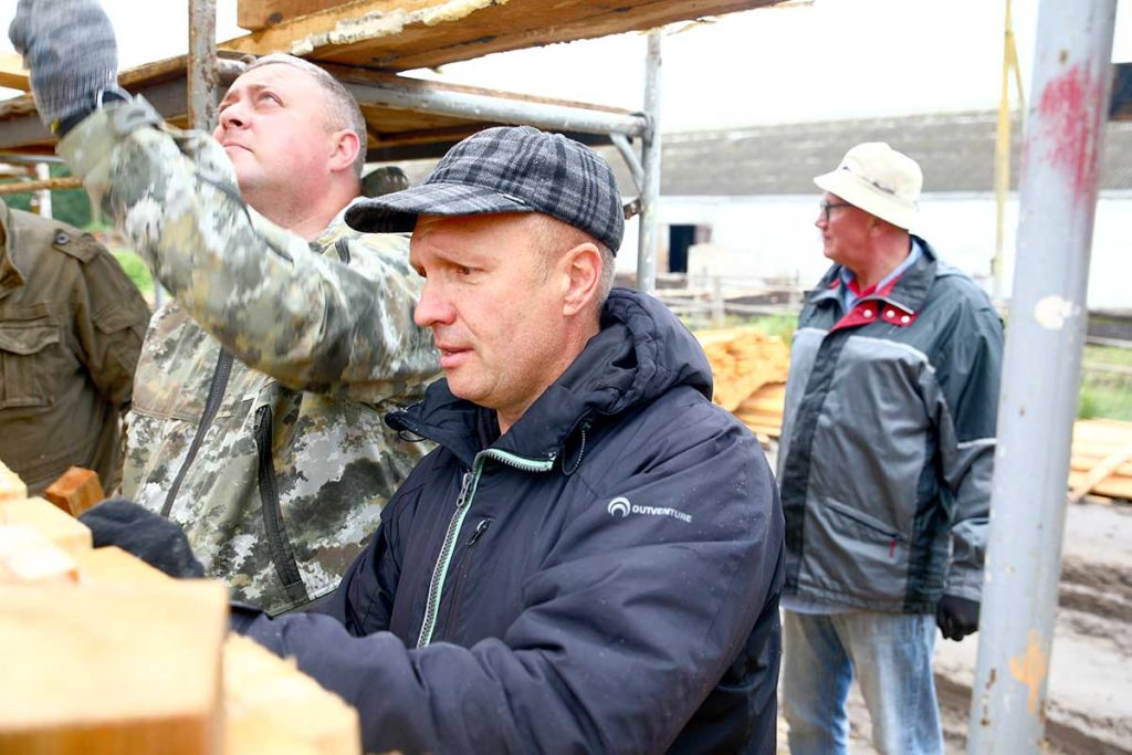 На Климовщине шефы помогают строить животноводческие объекты