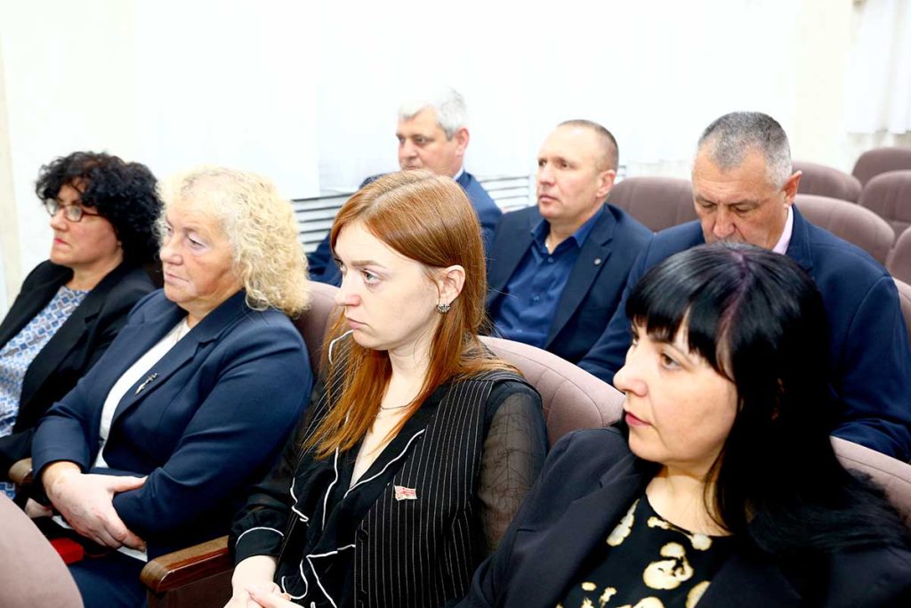 Ход подготовки учреждений образования к началу нового учебного года обсудили в Климовичах