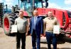 Виктор Пугач вручил Благодарственные письма климовичским аграриям Главная