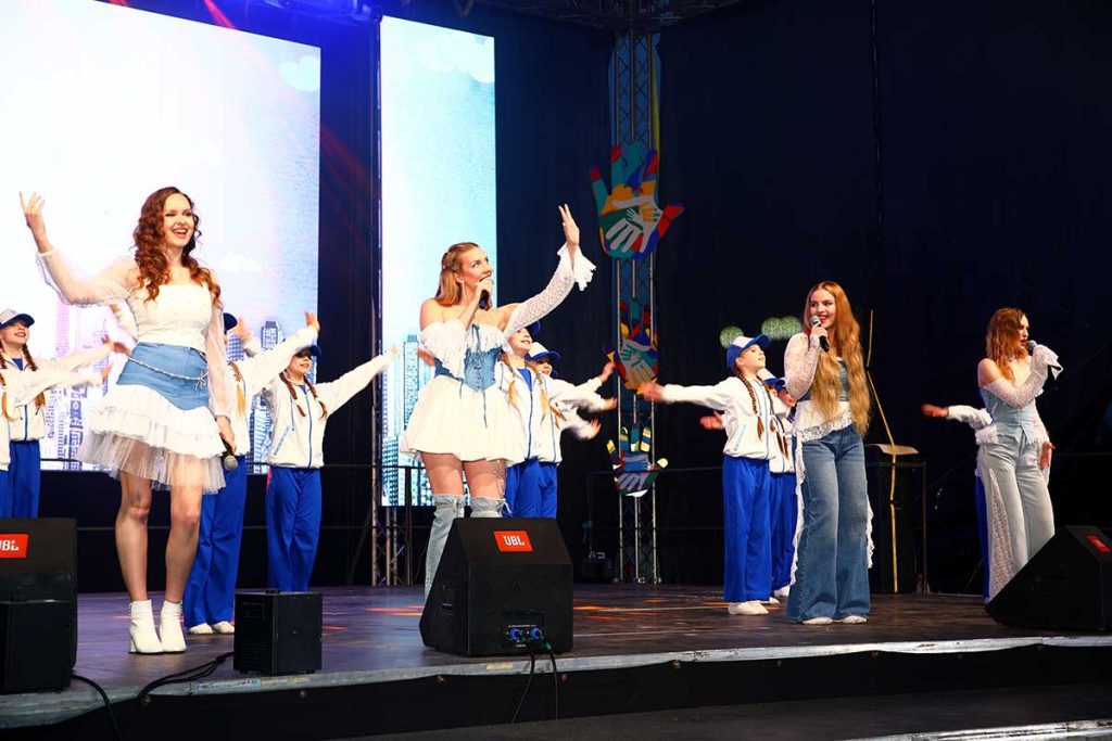 В Климовичах состоялось праздничное открытие ХХІV Международного фестиваля детского творчества «Золотая пчелка»