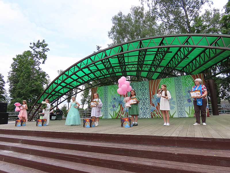 Рассказываем, кому вручена корона «Мисс «Золотая пчелка»