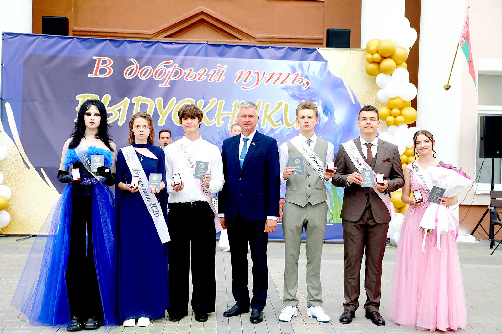 Прощай, школа: в Климовичах прошел районный выпускной вечер