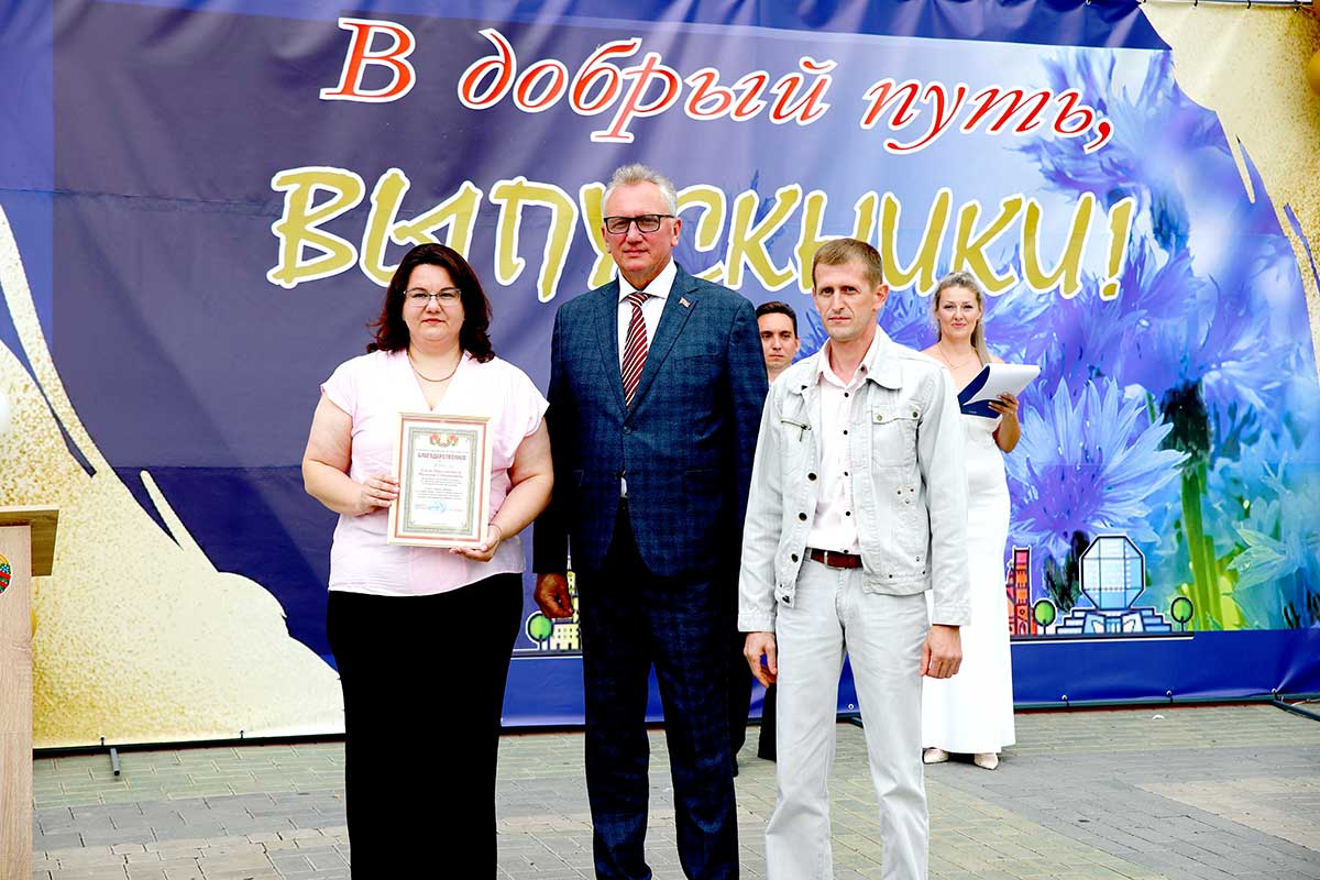 Прощай, школа: в Климовичах прошел районный выпускной вечер