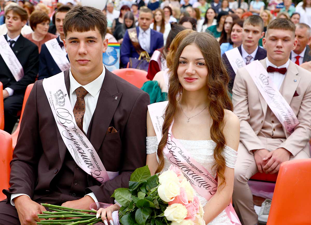 Прощай, школа: в Климовичах прошел районный выпускной вечер