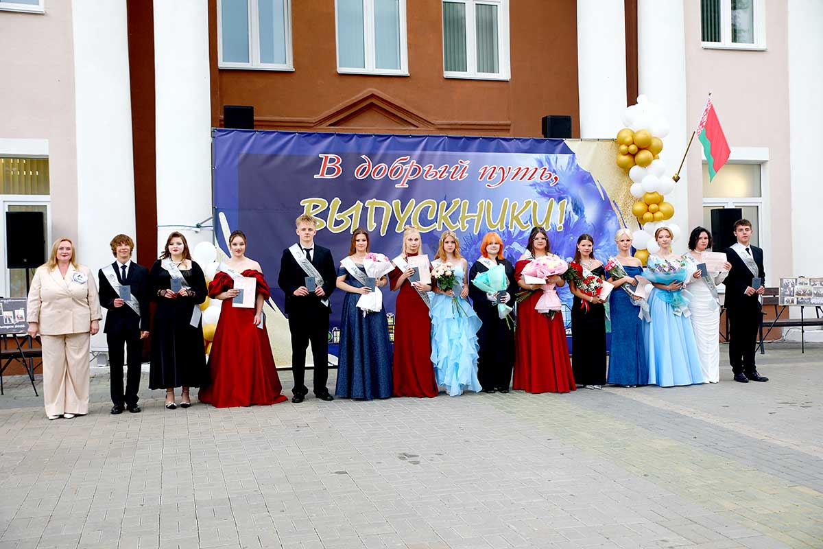 Прощай, школа: в Климовичах прошел районный выпускной вечер