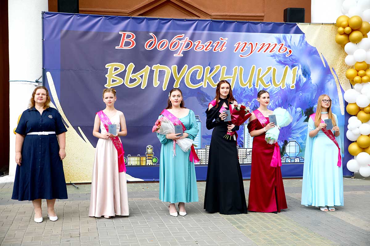 Прощай, школа: в Климовичах прошел районный выпускной вечер