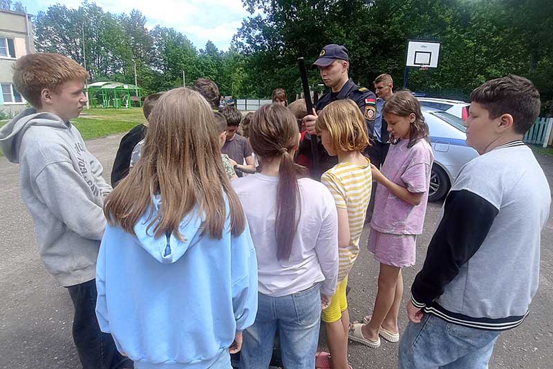 Климовичские милиционеры провели уроки безопасного поведения в "Орленке"