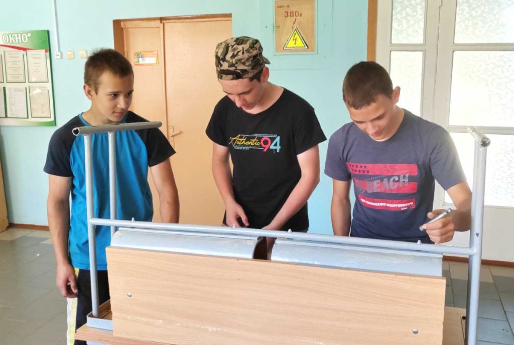 Чем занималась производственная бригада в Роднянской средней школе