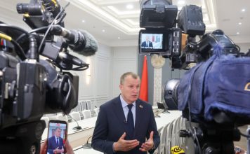 Мехотряды и укрупненные звенья. Исаченко рассказал о заготовке кормов в Могилевской области Главная