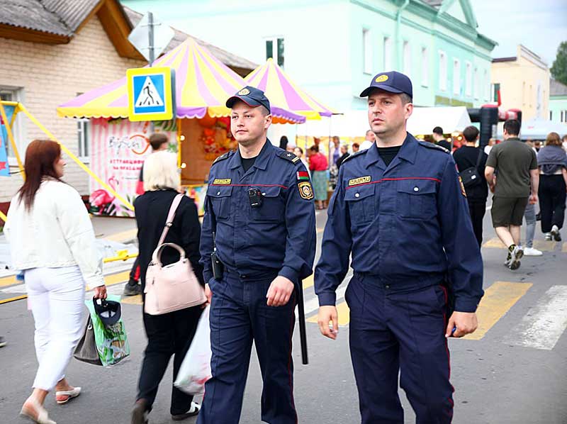 Сотрудники ОВД Климовичского райисполкома обеспечивают порядок на массовых мероприятиях
