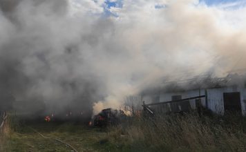 Крупный пожар в деревне Старый Дедин: уничтожено 4 строения