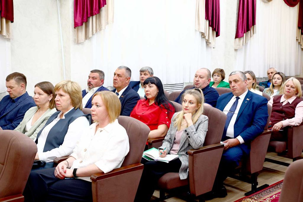 Александр Горошкин встретился с местными депутатами и провел прием граждан в Климовичах