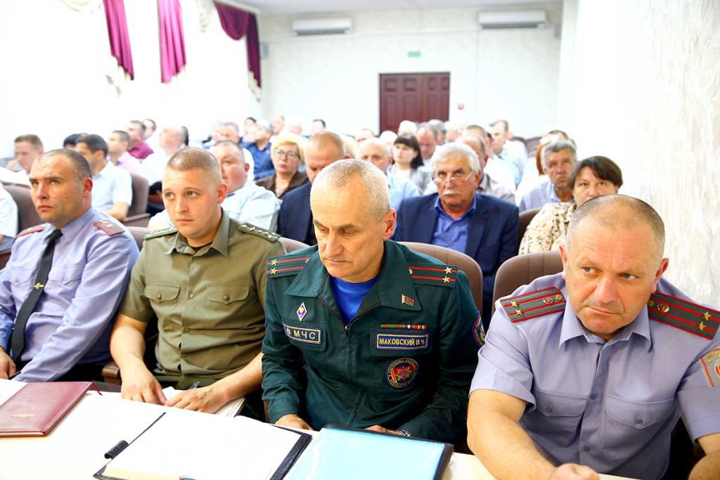 Какие направления в работе обсудил Виктор Пугач на аппаратном совещании с руководителями организаций Климовщины