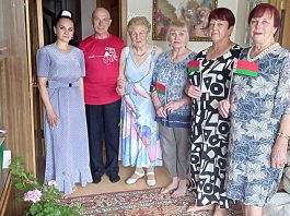 На Климовщине волонтеры и специалисты РЦСОН навестили ветеранов на дому Главная