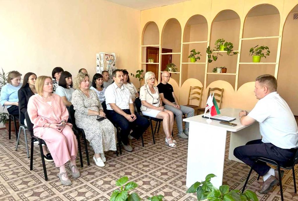 На предприятиях и в организациях Климовичского района проходит Единый день информирования населения