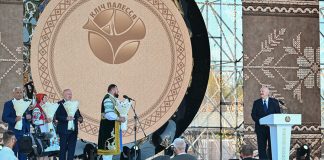 Выплаты на детей, контроль за уборочной, визит к фермеру и «Зов Полесья». Итоги недели Президента