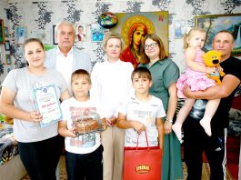 Семья Гололобовых из Климовичей принимала подарки