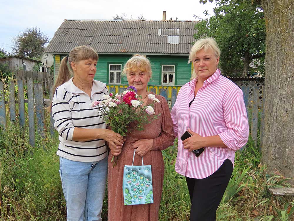 75 лет активной жизни: в Тимоново чествовали Лидию Кобзаренко