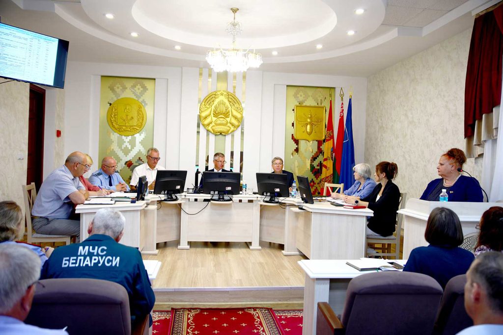 Итоги работы народно-хозяйственного комплекса Климовщины за полугодие рассмотрели на заседании райисполкома