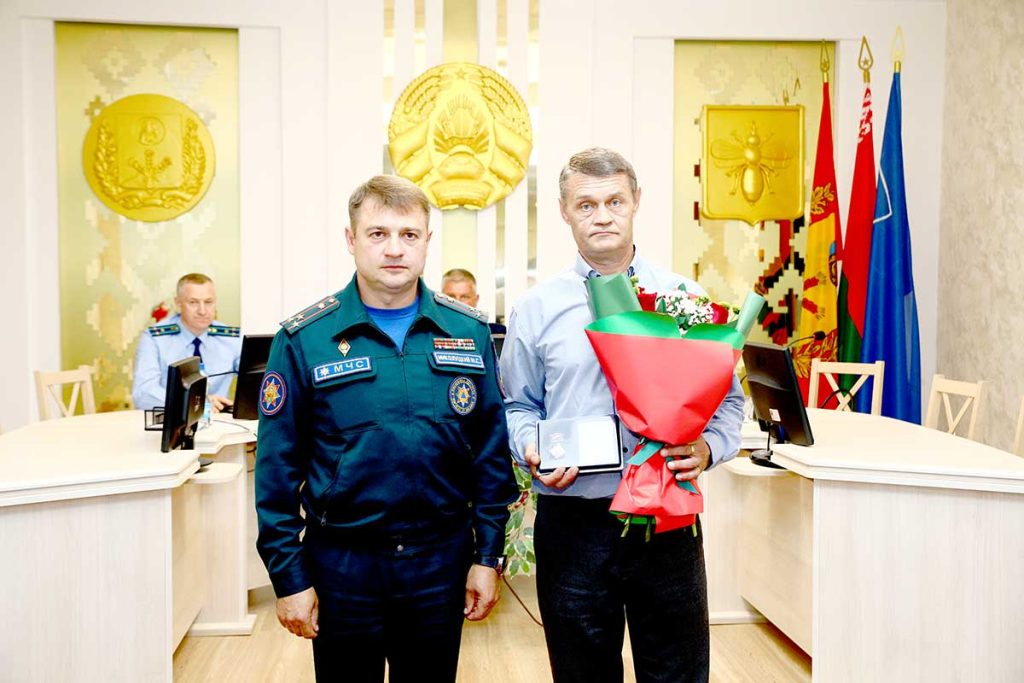 Климовчанам вручены награды за спасение человека на пожаре