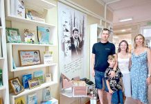 Потомки поэта Ивана Пехтерева посетили библиотеку его имени в Климовичах