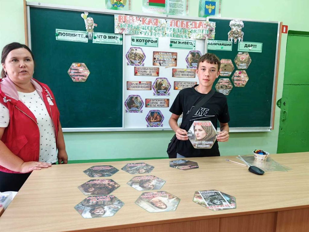 Школьники на зернотоке: как в Родне организован труд и отдых детей