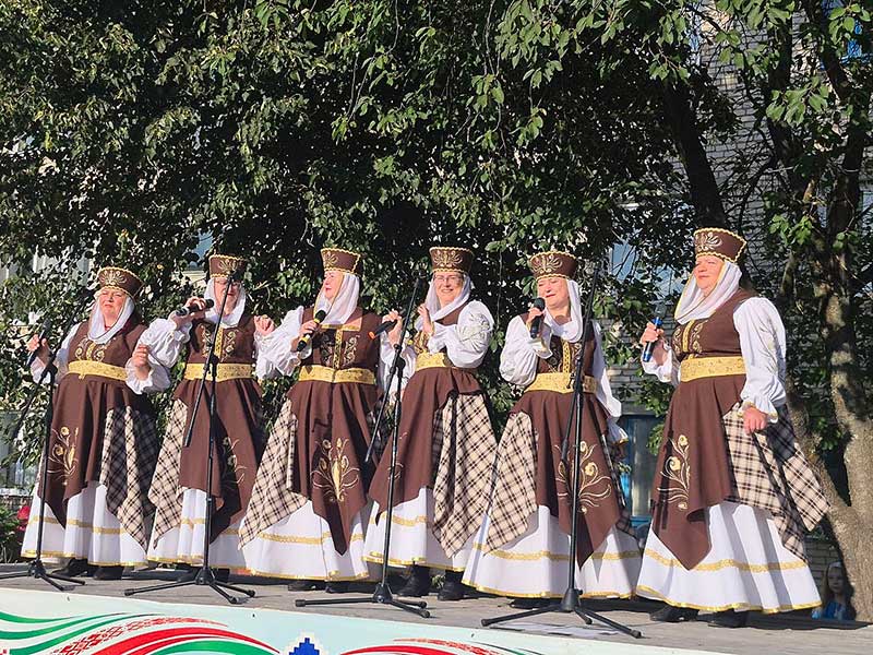 Домами и сердцами: на улице Ленина прошел зажигательный праздник двора