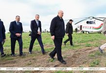 «Такого быть не должно». Александр Лукашенко начал рабочую поездку в Шкловский район с жесткой критики