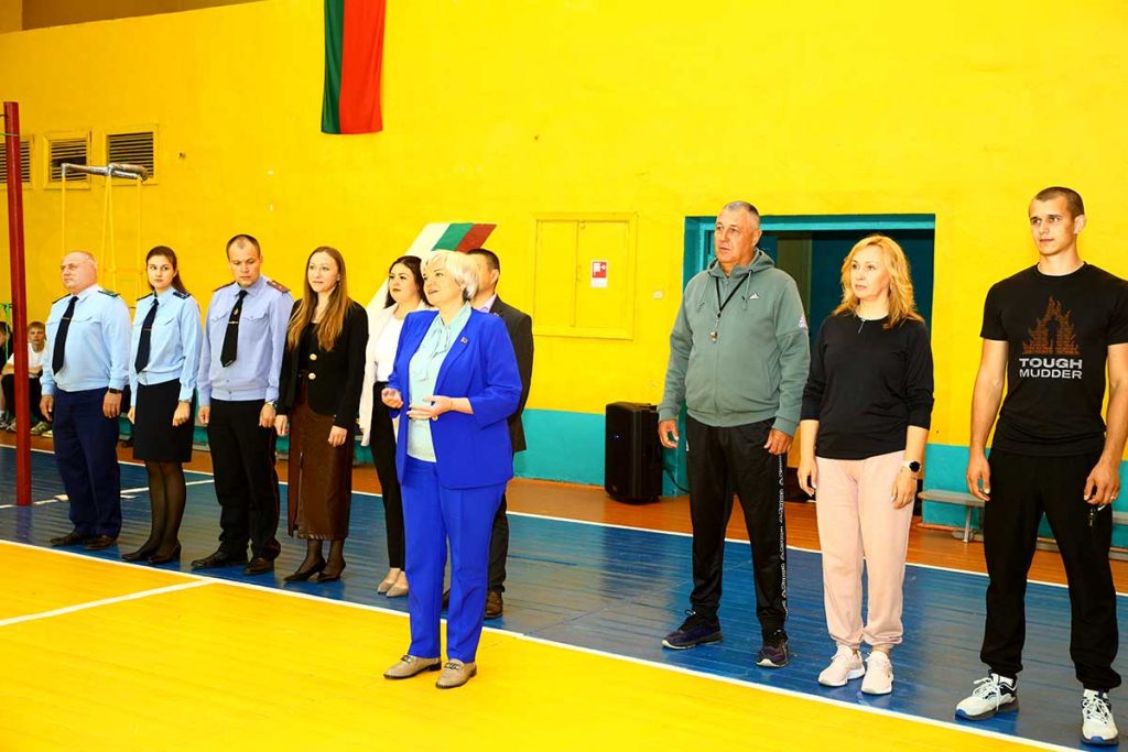 Товарищеский матч по волейболу ко Дню народного единства прошел в Климовичах