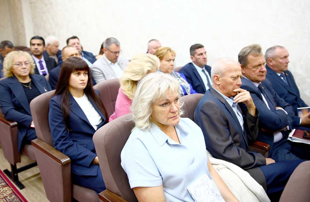 Виктор Пугач провел заседание по подготовке к отопительному сезону