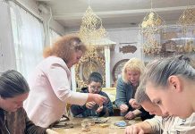 Магия глины и тепла: посетители Климовичского РЦСОН побывали на творческом мастер-классе в Доме ремесел