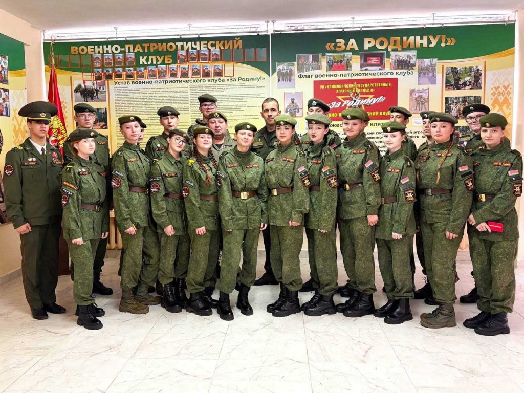 В военно-патриотическом клубе «За Родину!» новобранцы приняли присягу