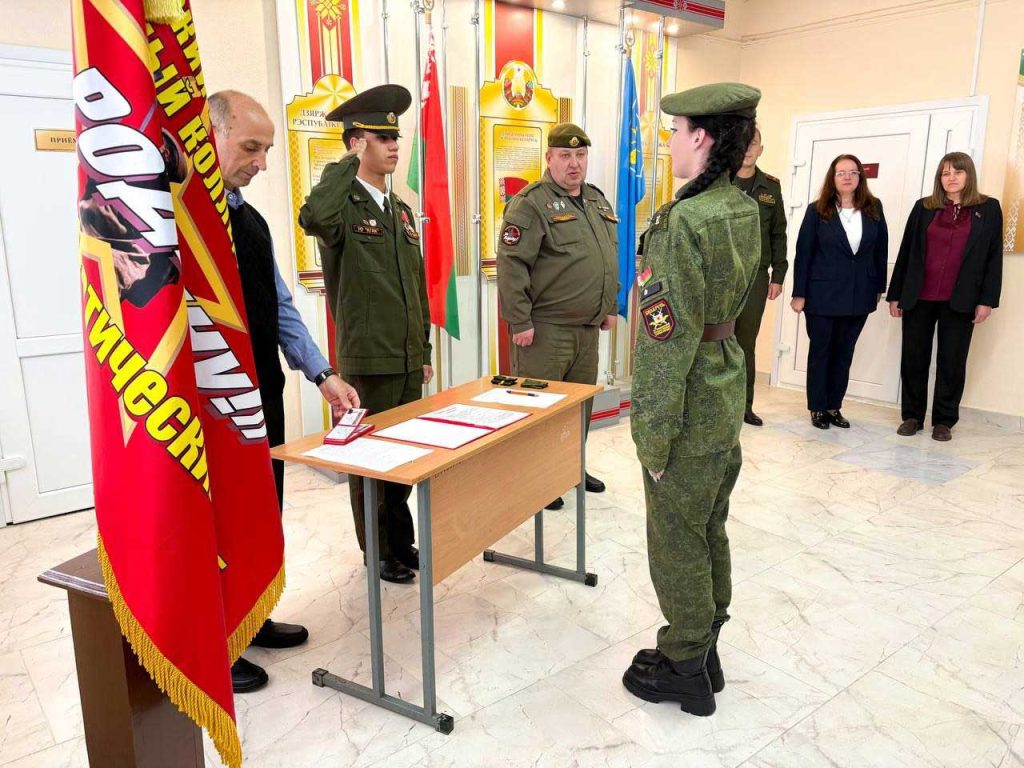 В военно-патриотическом клубе «За Родину!» новобранцы приняли присягу